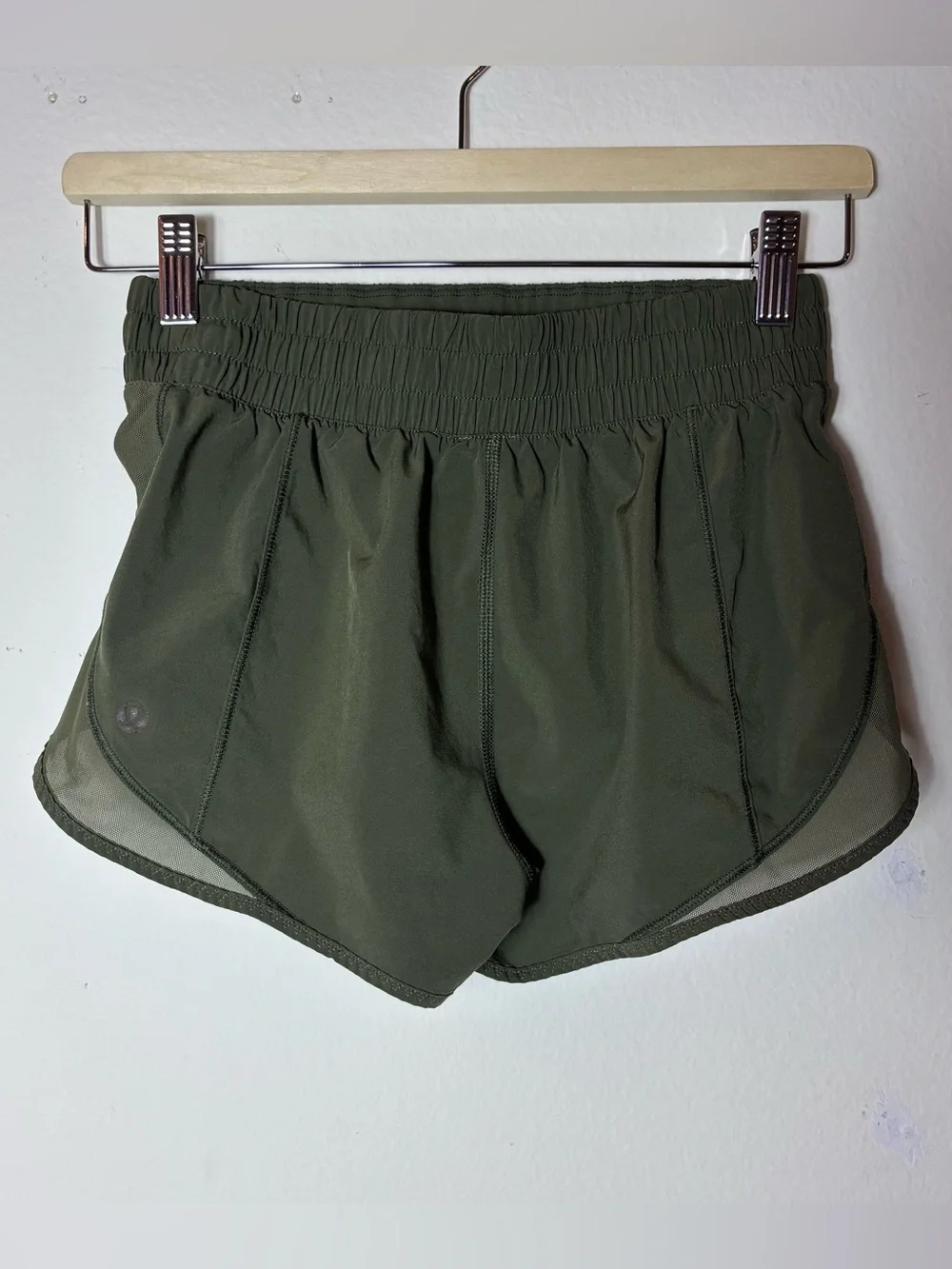 Lululemon Hotty‎ Hot Short II Olive Green Size 4 Running Pocket Mesh Gym